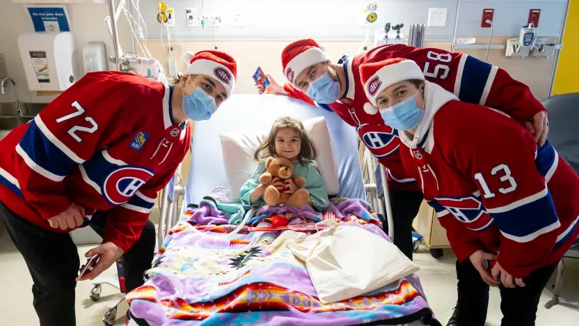 Habs spread holiday cheer at Montreal hospitals